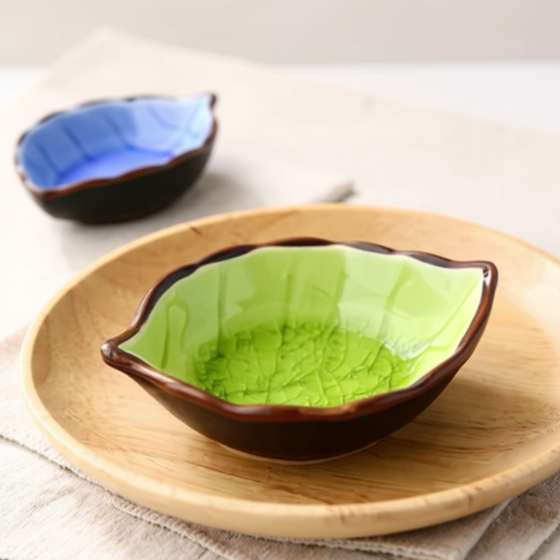 Leaf-Shaped Ceramic Plate – Elegant Green Serving Dish for Snacks, Sauces & Home Decor (Random color-Pack of 1)